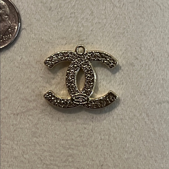 CHANEL Gold pearl zipper pull pendant - Picture 4 of 4